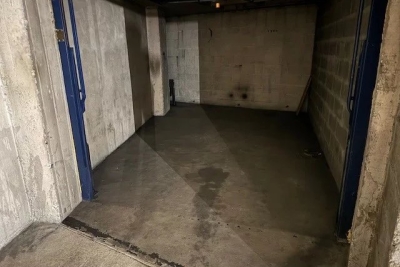 Parking/Garage à vendre à PARIS 11EME    