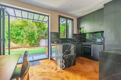 House for sale in PARIS 16EME Porte Saint-Martin - 7 rooms - 157 m² 