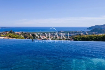 House for sale in MANDELIEU-LA-NAPOULE Le Roc Fleuri-Capitou (Jeanne d'Arc) - 6 rooms - 178 m² 