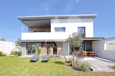 Maison &agrave; vendre &agrave; ST PALAIS SUR MER  - 7 pi&egrave;ces - 180 m&sup2; 