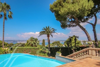 Maison à vendre à CAP D'ANTIBES  - 10 pièces - 400 m² 