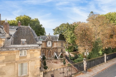 Apartment for sale in PARIS 6EME Les Archives 1 - 5 rooms - 108 m² 