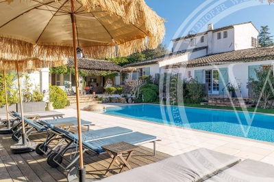 Maison à louer à MOUGINS Cantaron - 8 pièces - 320 m² 