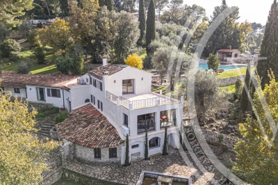 Maison à louer à MOUGINS  - 7 pièces - 250 m² 