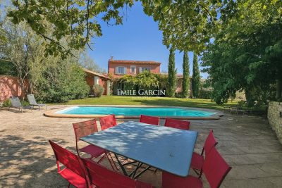 Maison à vendre à ROUSSILLON Montfavet Pericentre - 6 pièces - 130 m² 