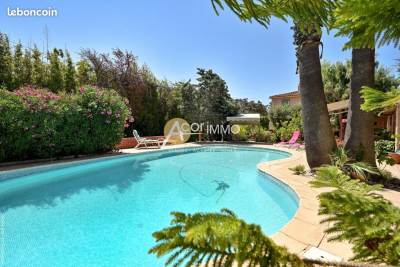 Maison à vendre à SIX-FOURS-LES-PLAGES  - 7 pièces - 235 m² 