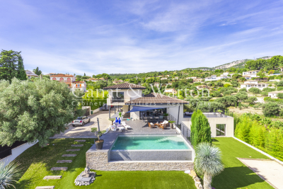 Maison à vendre à OLLIOULES  - 7 pièces - 320 m² 