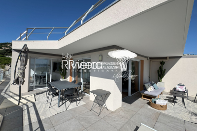Appartement &agrave; vendre &agrave; CAVALAIRE-SUR-MER  - 5 pi&egrave;ces - 147 m&sup2; 