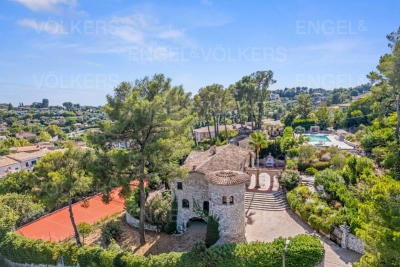 Maison à vendre terrain de tennis piscine nice 