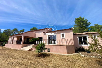 Maison à vendre à BAGNOLS-EN-FORÊT  - 5 pièces - 188 m² 