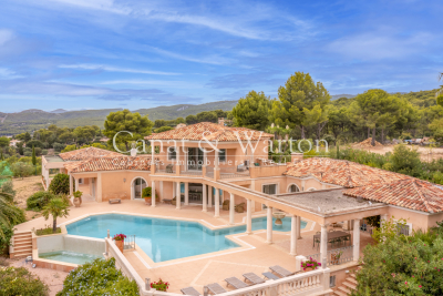 Maison à vendre à CEYRESTE Petite Couronne - 8 pièces - 300 m² 