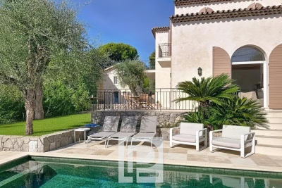 Maison à vendre à MOUGINS  - 8 pièces - 215 m² 