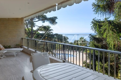 Appartement à vendre à CANNES Le Roc Fleuri-Capitou (Jeanne d'Arc) - 3 pièces - 119 m² 
