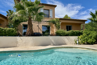 Maison à vendre à LA CRAU Le Plan-Beautegas-Les Lones - 6 pièces - 160 m² 