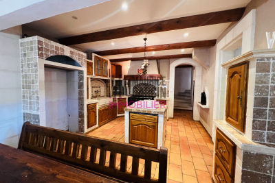 Maison à vendre à EYRAGUES La Jarre-Roy d'Espagne - 6 pièces - 175 m² 