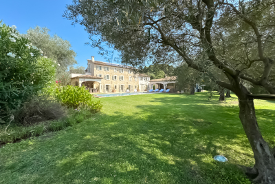 Maison à vendre à MOUGINS  - 9 pièces - 405 m² 