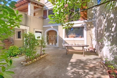 Maison à vendre à ST-RÉMY-DE-PROVENCE Petite Couronne - 6 pièces - 245 m² 