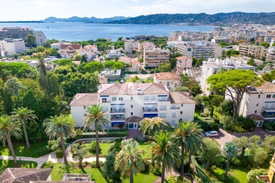 Appartement à vendre à ANTIBES   - 90 m² 