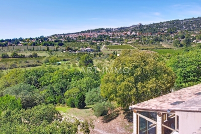 Maison à vendre à ST-SATURNIN-LÈS-APT Rotondes-Barbiere - 7 pièces - 177 m² 