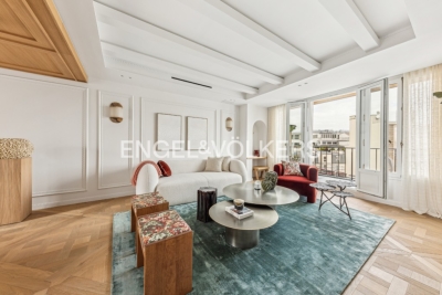 Apartment to rent in PARIS 8EME Pont de Flandre - 5 rooms - 126 m² 