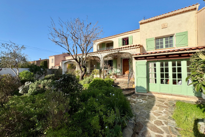 Maison à vendre à SIX-FOURS-LES-PLAGES  - 6 pièces - 166 m² 