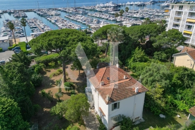 Maison à vendre à GOLFE JUAN Vallee de Gorbio - 8 pièces - 252 m² 