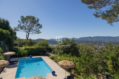 House for sale in MOUGINS Spéracèdes - 8 rooms - 370 m² 