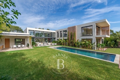 Maison à vendre à MOUGINS  - 11 pièces - 700 m² 