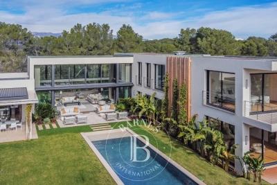 Maison à vendre à MOUGINS  - 11 pièces - 700 m² 