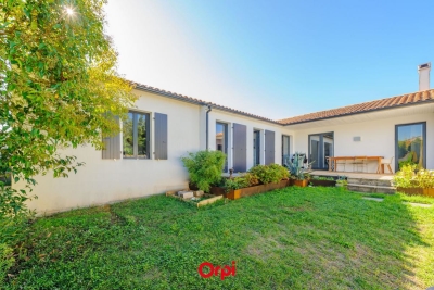 Maison à vendre à L HOUMEAU  - 6 pièces - 129 m² 