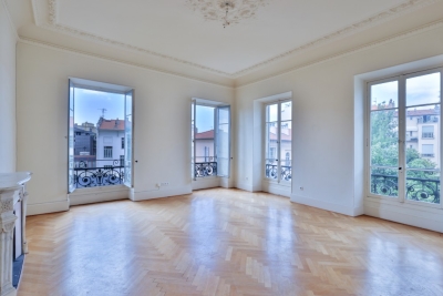Apartment for sale in NICE Cimiez - 6 rooms - 170 m² 