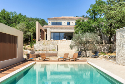 Maison à louer à CABRIÈRES D'AVIGNON Rotondes-Barbiere - 8 pièces - 320 m² 