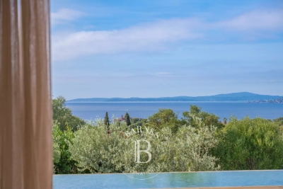 Maison à vendre à ST-RAPHAËL Peyron-Saint Sebastien - 7 pièces - 280 m² 