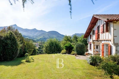 Maison à vendre à URRUGNE  - 6 pièces - 325 m² 