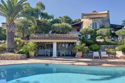 Maison à louer à VALLAURIS Tenao Inferieur - 6 pièces - 250 m² 