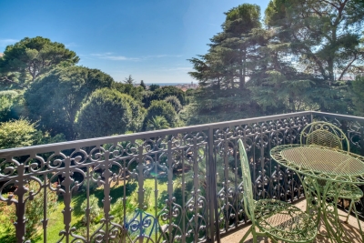 Apartment for sale in CANNES  - 6 rooms - 206 m&sup2; 