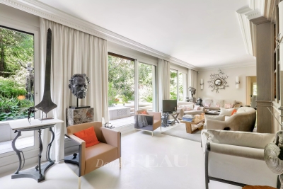 Appartement à vendre à NEUILLY SUR SEINE Guy Moquet - 5 pièces - 141 m² 