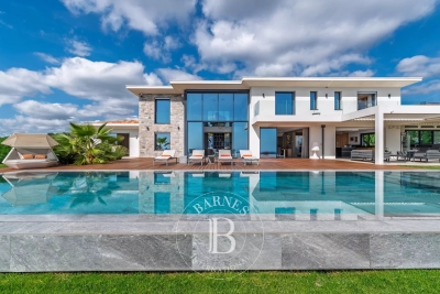 Maison à vendre à ROQUEFORT-LES-PINS  - 8 pièces - 600 m² 