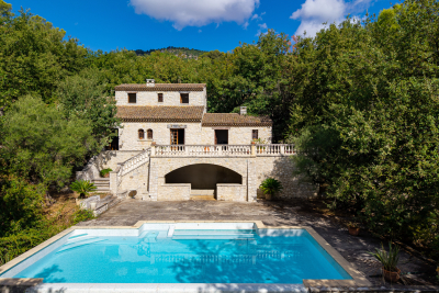 Maison &agrave; vendre &agrave; TOURRETTES-SUR-LOUP  - 5 pi&egrave;ces - 215 m&sup2; 