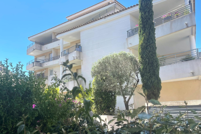 Apartment for sale in CAVALAIRE-SUR-MER Fayence - 3 rooms - 83 m² 