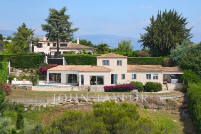 Maison à vendre à VALLAURIS  - 6 pièces - 213 m² 