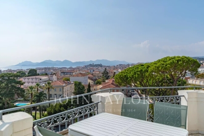 Apartment for sale in CANNES  - 8 rooms - 239 m&sup2; 