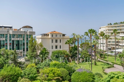 Apartment for sale in CANNES  - 4 rooms - 145 m&sup2; 