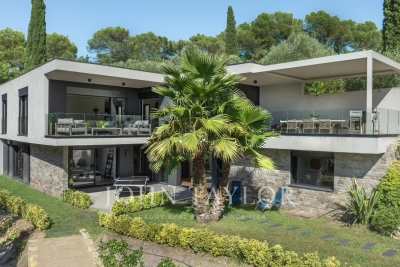 House for sale in MOUGINS Garbejaire-Haut Sartoux - 7 rooms - 250 m&sup2; 