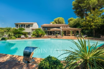 Maison à vendre à MOUGINS Saint-Mathieu - 7 pièces - 430 m² 