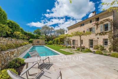 Maison à vendre à VALBONNE   - 375 m² 