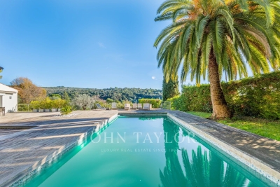 Maison à vendre à BIOT  - 7 pièces - 274 m² 