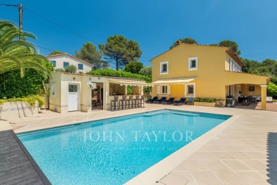 House for sale in VALBONNE  - 7 rooms - 185 m&sup2; 