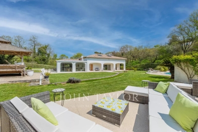 Maison &agrave; vendre &agrave; OPIO  - 7 pi&egrave;ces - 300 m&sup2; 