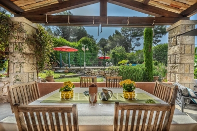 Maison à vendre à ROQUEFORT-LES-PINS  - 9 pièces - 284 m² 